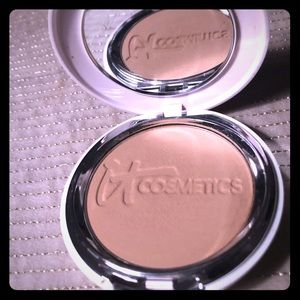 IT COSMETICS CELEBRATION FOUNDATION- TAN- nwob! 💄